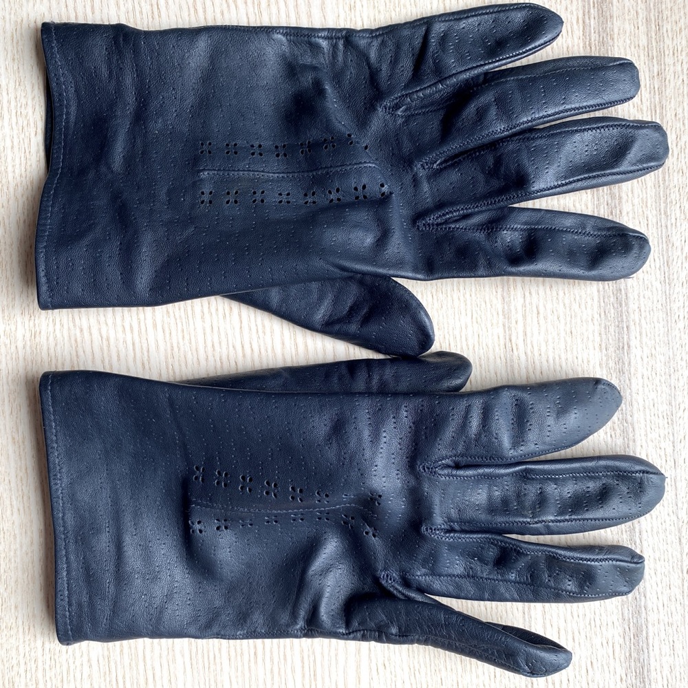 Vintage leather gloves